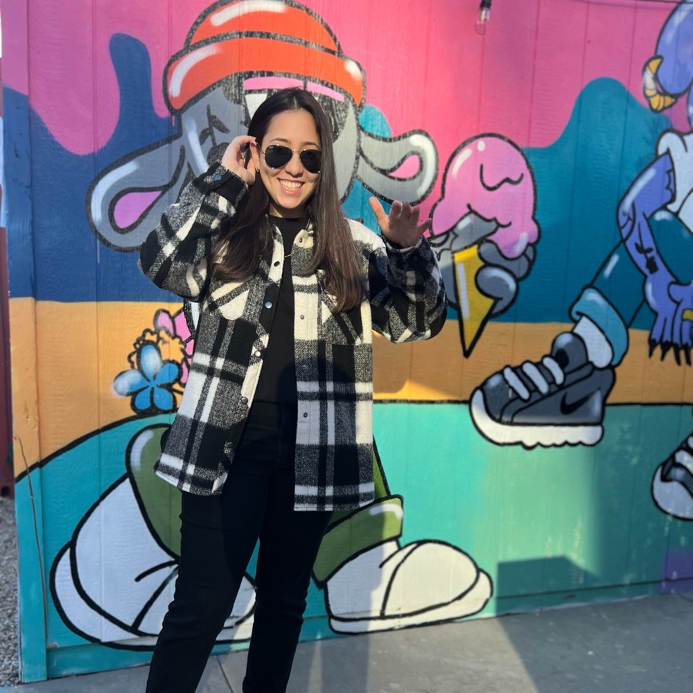 Meet your Posher, Claudia